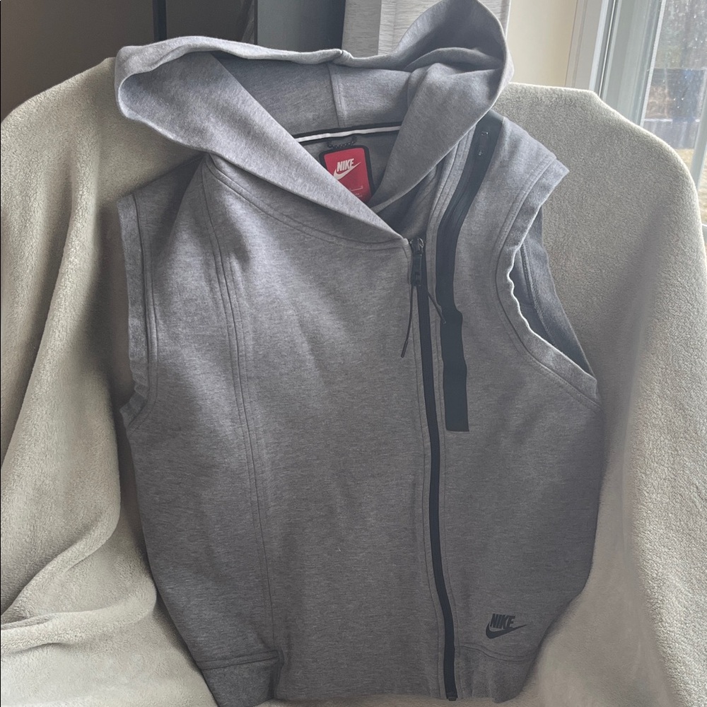 Nike Heather Gray Sleeveless Vest